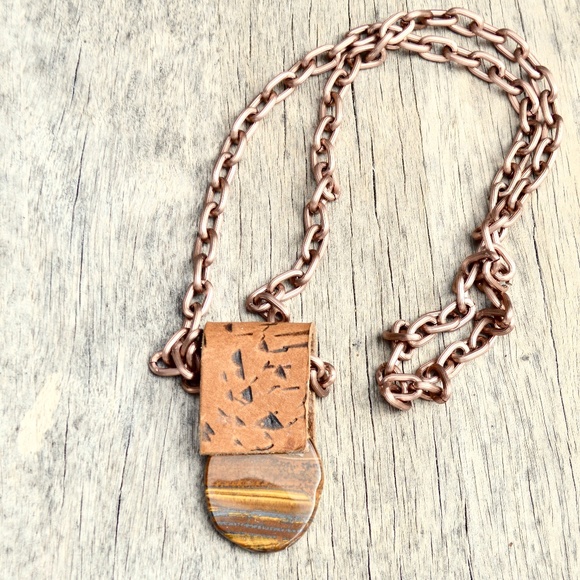 Big Tigers Eye Gemstone Pendant Leather Necklace - Picture 2 of 7